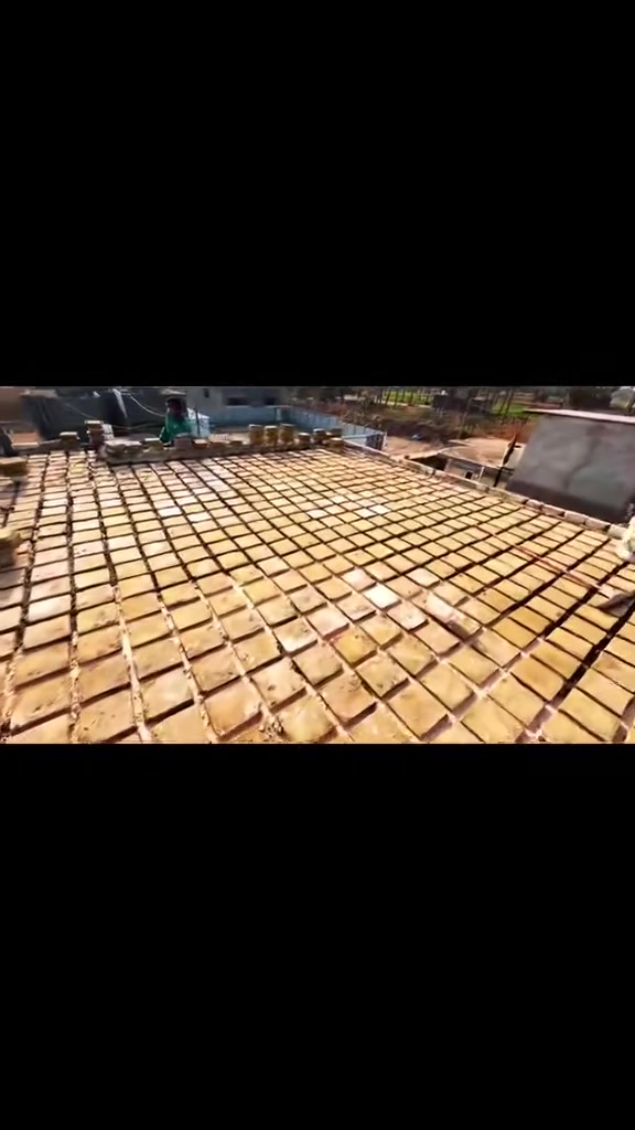 السلام عليكم اخوان اي واحد يحتاج خلفه لبخ جص او سمنت ياخف الله وحريص ع عمله شرط جوه السوك  متوفر كادر فرشي كادر بناء شنو البالك مو جود تصل وبيك خير وتدالل    ***********
