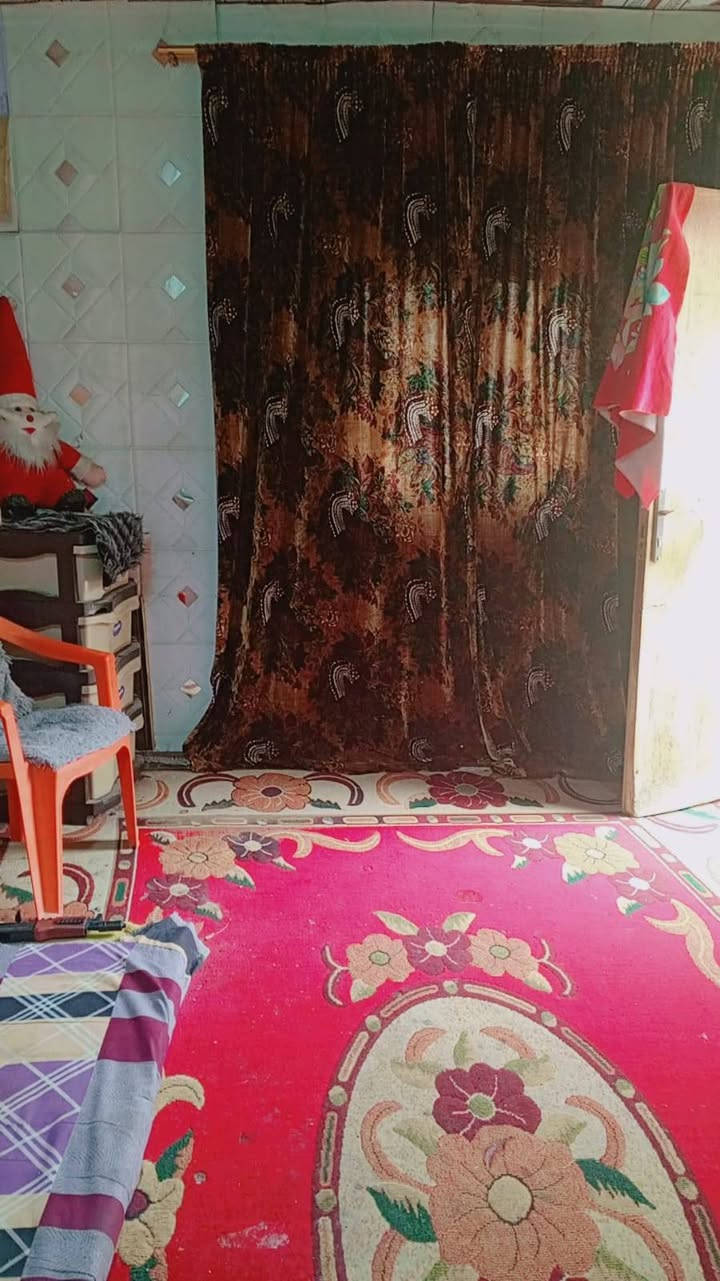 بيت للبيع تجاوز العنوان البصره قرب سوك البصره ومستشفى الجمهوري
البيت بيه ديوانيه وغرفه ومطبخ وصحيات وبيه كراج مال سياره البيت كله سيراميك والسكف سندويج البيت سعره 8بيه مجال 
الاستفسار الاتصال ***********
