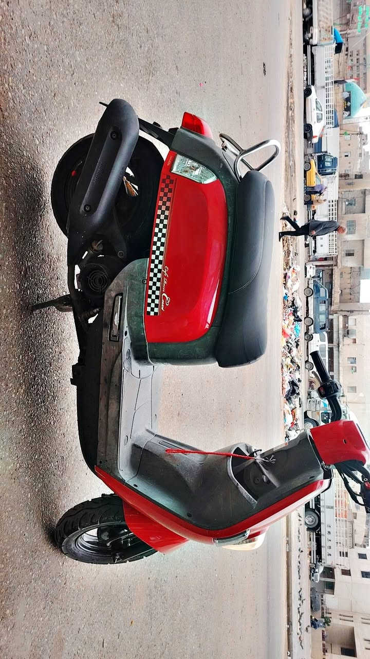 سلام عليكم حبايب كلبي دراجه بوليس نوزل ياباني دراجه صارله عشر ايام من منزله وجديده ماشيه 19 الف ومختمه ختم واحد ويه لمكينه سعر دراجه مليون وبيه مجال حك لجيه لعنوان بغداد شارع فلصطين ولي حب يستفسر هاذه رقمي ***********
