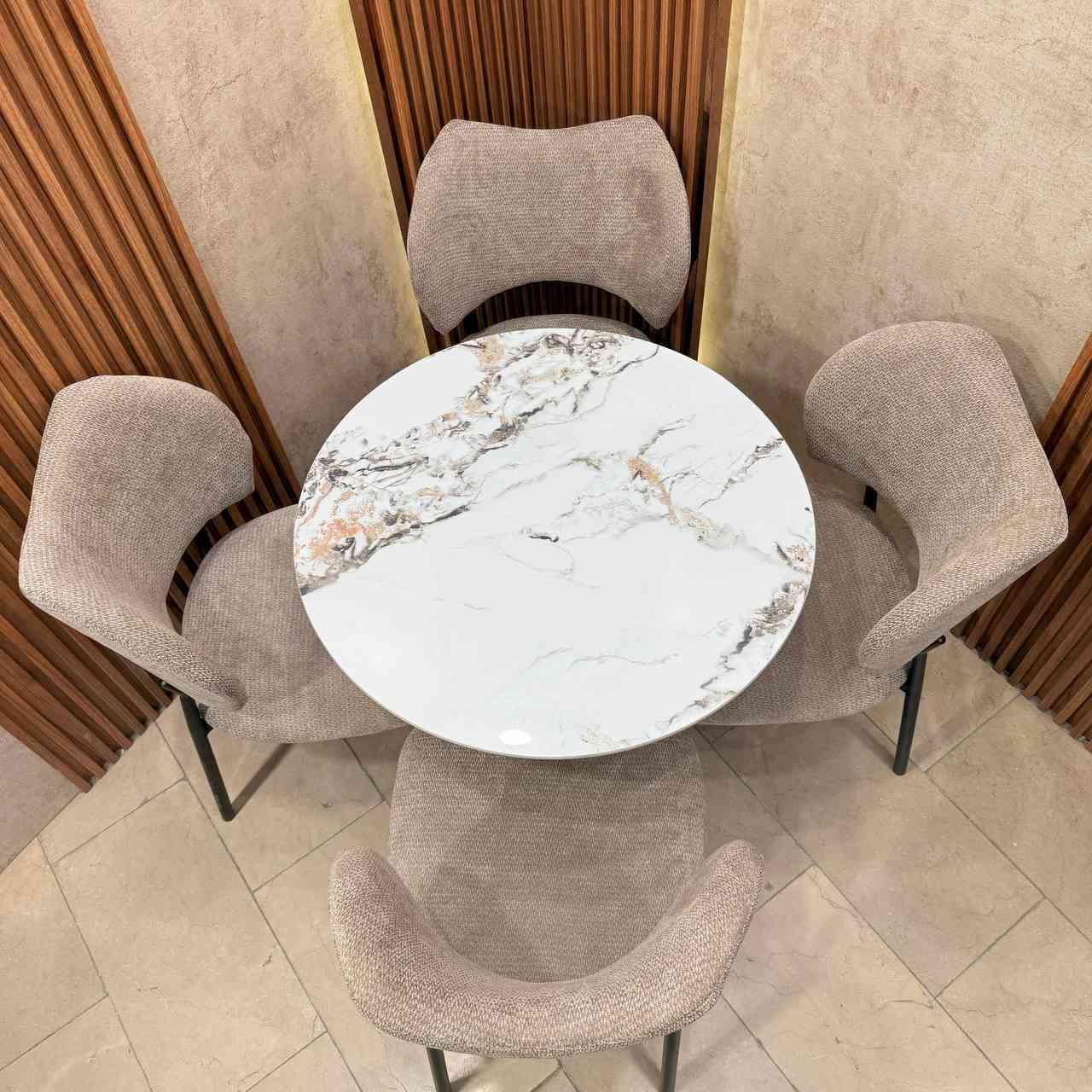 ميز طعام 4 كرسي السطح رخام مزجج قياس الميز 80 سم 
رجل الكرسي حديد صبغ حراري 
الدوشمه مخمل مقدف وتر پروڤ
السعر  200  الف


**إذا كنت صاحب هذا الإعلان وتريد حذفه لأي سبب، رجاءا أرسل رسالة إلى الدعم الفني**