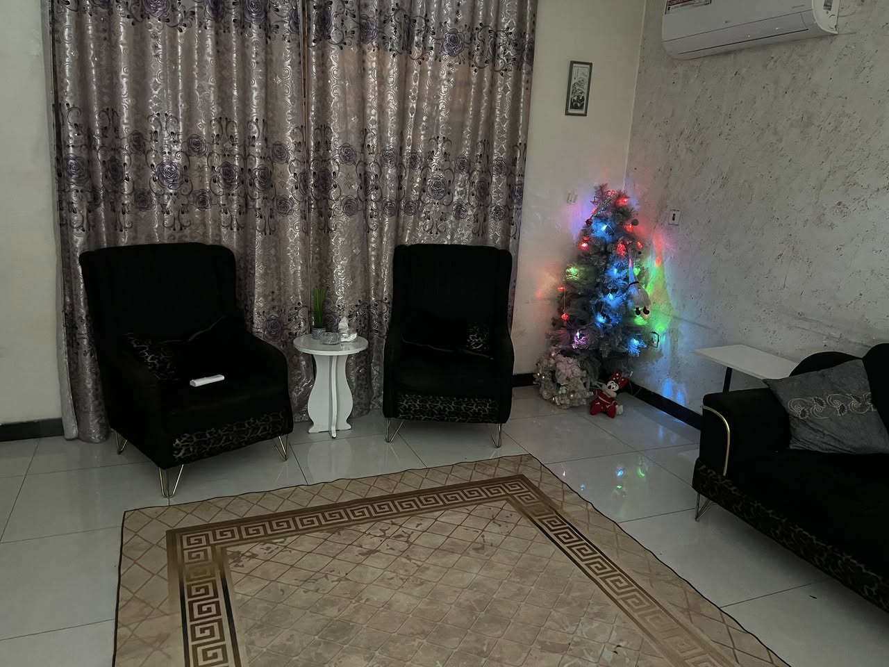 تخم مستعمل بسعر 150 الف مكاني منصور للتواصل ***********
