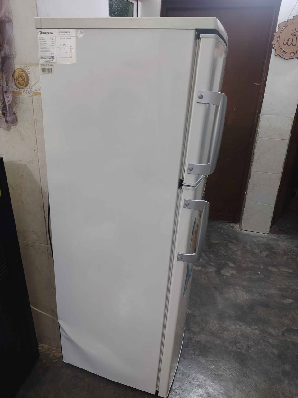 ثلاجه دنكا بلاد شغال بشرط ماداخل تصليح للبيع 110 الف الشراي يخابر او يراسل *********** كركوك, العراق
