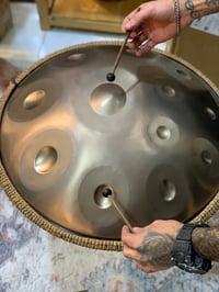 هذه اله الهاندبان الموسيقيه اعله سعر أبيع 07812769428