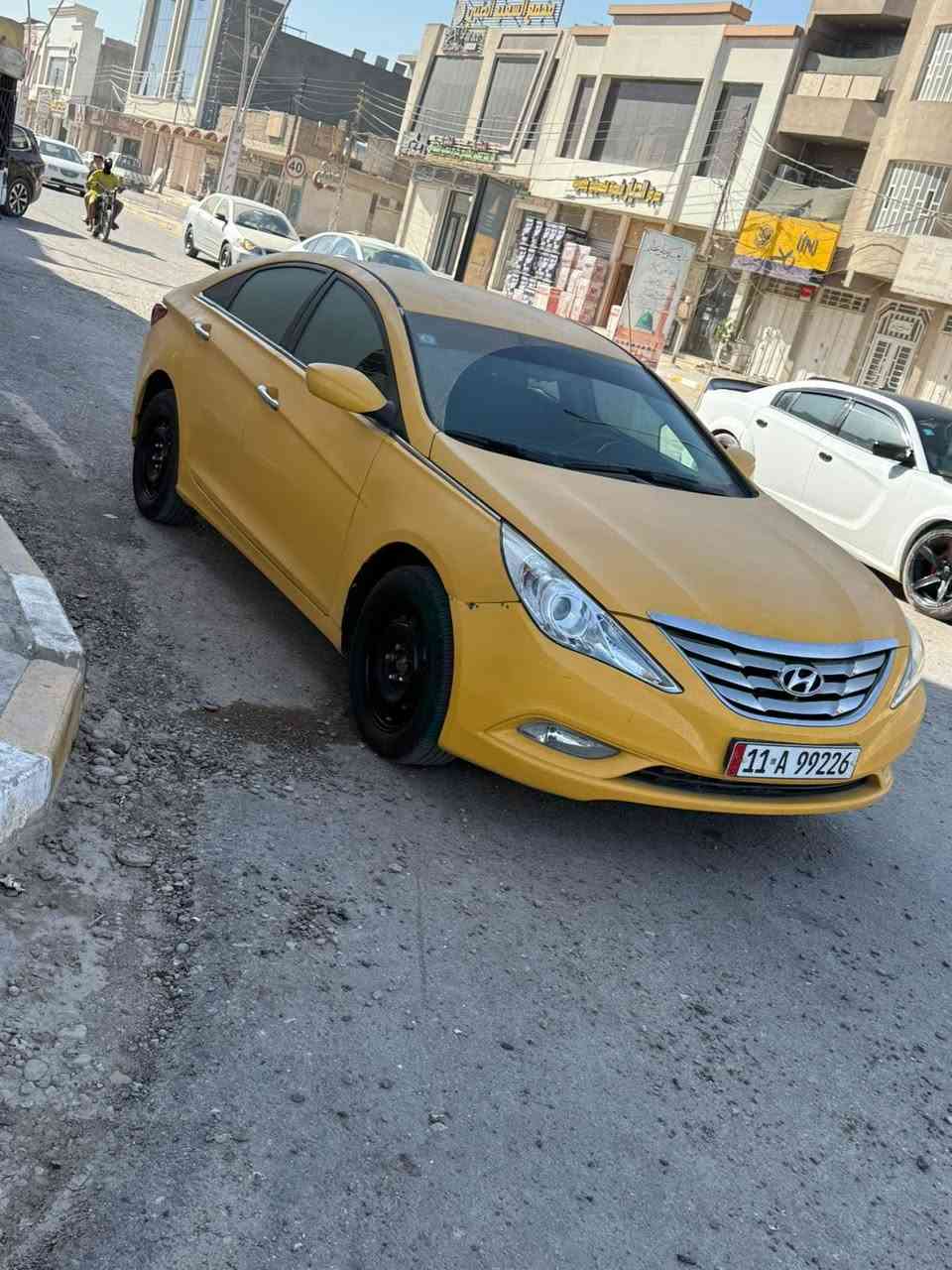 هونداي سوناتا وارد امريكي  بدون حادث قطعه وحده امبدله فقط موديل 2012 رقم بغداد مصفره هيئه وغرامات  مشروع وطني مكينه وكير جدد 2400 حداديه كهربائيات كلها شغاله تخم تاير سياره جاهزه كله نقص ما بيها السعر 98 وبيها مجال مكان السياره سامراء ***********
