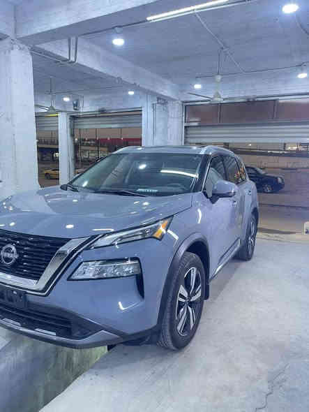 نيسان روغ (Nissan Rogue)
2. الفئة: SL (الأعلى تجهيزًا)
3. المحرك: 1.5 لتر VC-Turbo (توربو ثلاثي الأسطوانات)
4. القوة: 201 حصان
5. العزم: 255 نيوتن/متر
6. ناقل الحركة: أوتوماتيكي CVT (XTRONIC)
7. نظام الدفع: دفع رباعي ذكي (AWD) أو دفع أمامي (FWD) - [يرجى التحديد]
8. استهلاك الوقود: ممتاز (بمتوسط حوالي 13 كم/لتر)
9. المقاعد: 5 مقاعد مكسوة بالجلد الفاخر
10. شاشة العدادات: 12.3 بوصة رقمية قابلة لإعادة التشكيل
11. الشاشة الوسطية: شاشة لمس كبيرة (9 أو 12.3 بوصة)
12. نظام المساعدة: نظام ProPILOT Assist للقيادة شبه الذاتية
13. الرؤية: نظام كاميرات محيطية 360 درجة (Intelligent AVM)
14. التدفئة: مقاعد وعجلة قيادة مدفأة
15. التكييف: تحكم أوتوماتيكي ثلاثي المناطق
16. الميزات الإضافية: فتحة سقف بانورامية، جنوط ألمنيوم مميزة، باقة أمان Nissan Safety Shield 360.

علما ان سياره مكفوله 
وارد امريكي تقرير امطار
كل الكهربائيات مكفوله شرط الحاسبه

رقم صاحب سيارة ***********
