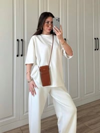 کۆمەڵێ جلی ئافرەتانم هەیە دوکانم لابردوە خوار جوملە 07703994282