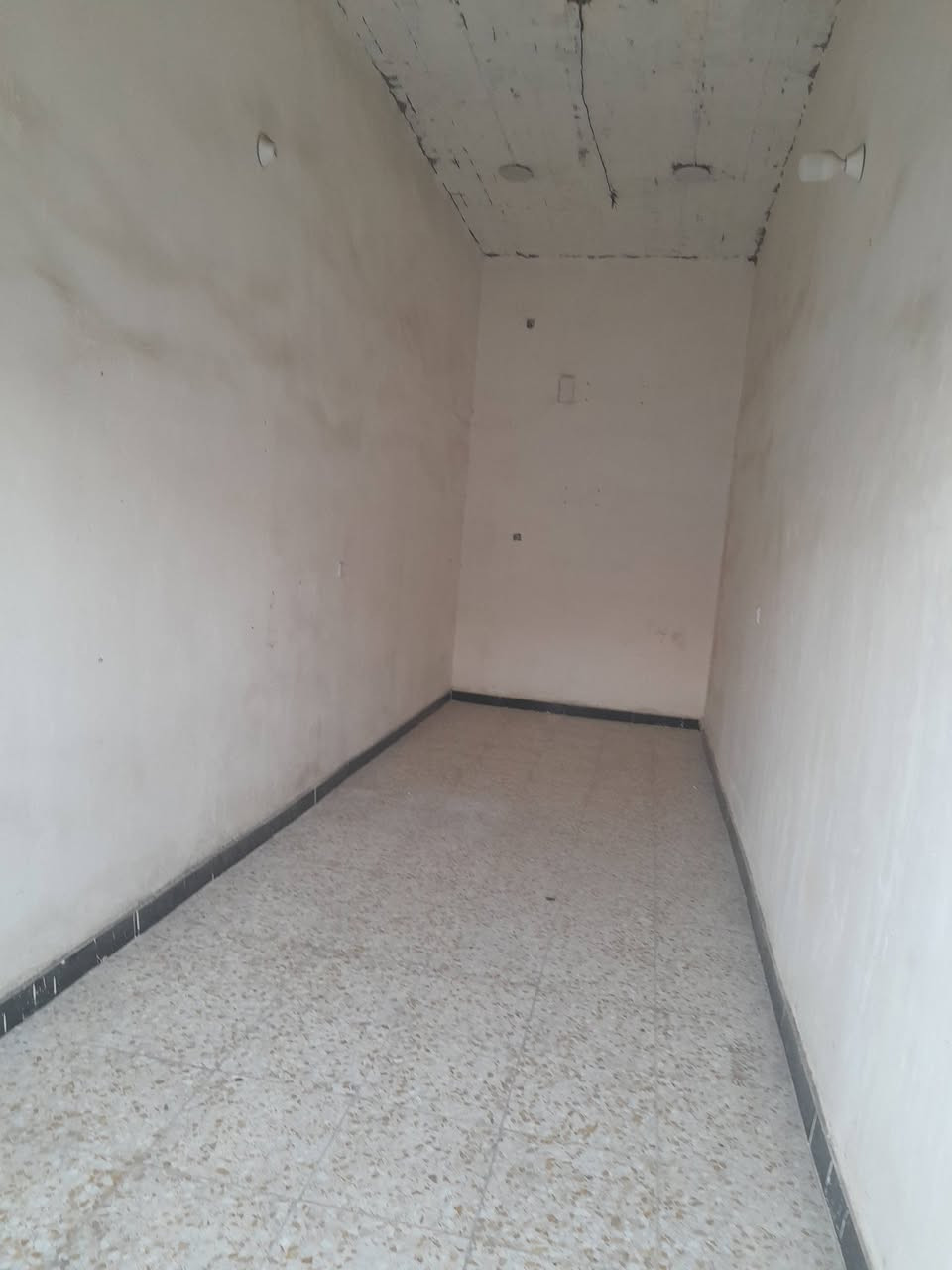 محل للايجار /بغداد  مدينة الصدر قطاع 27 للإستفسار ***********
