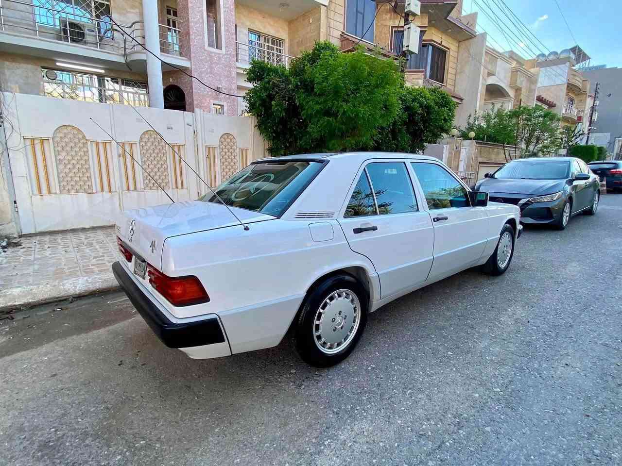 سلام عليكم ورحمة الله وبركاته
اشلونكم الاعزاز 

مارسيدس طيارين حجم 190 

موديل 93 رقم اربيل بسمي 

السيارة ماشيه 215 الف كيلو حقيقي 

هزة سنويه جديدة لحد 2031

السيارة بلاديه من دعاميه للدعاميه 

فقط بيها ثلاث قطع كلير الماني اوربي بدون ضربه شرط الفحص 

كير محرك بلاد 

تبريد شرط اذا مو ثلج مرجوع 

اكسل كاردن بشرط 

غرفة لوك 

شاشة كاميرا 

اسبير ما نازل 

السعر 73 وبيها مجال للطيبين 

***********
عنوان السيارة كركوك
