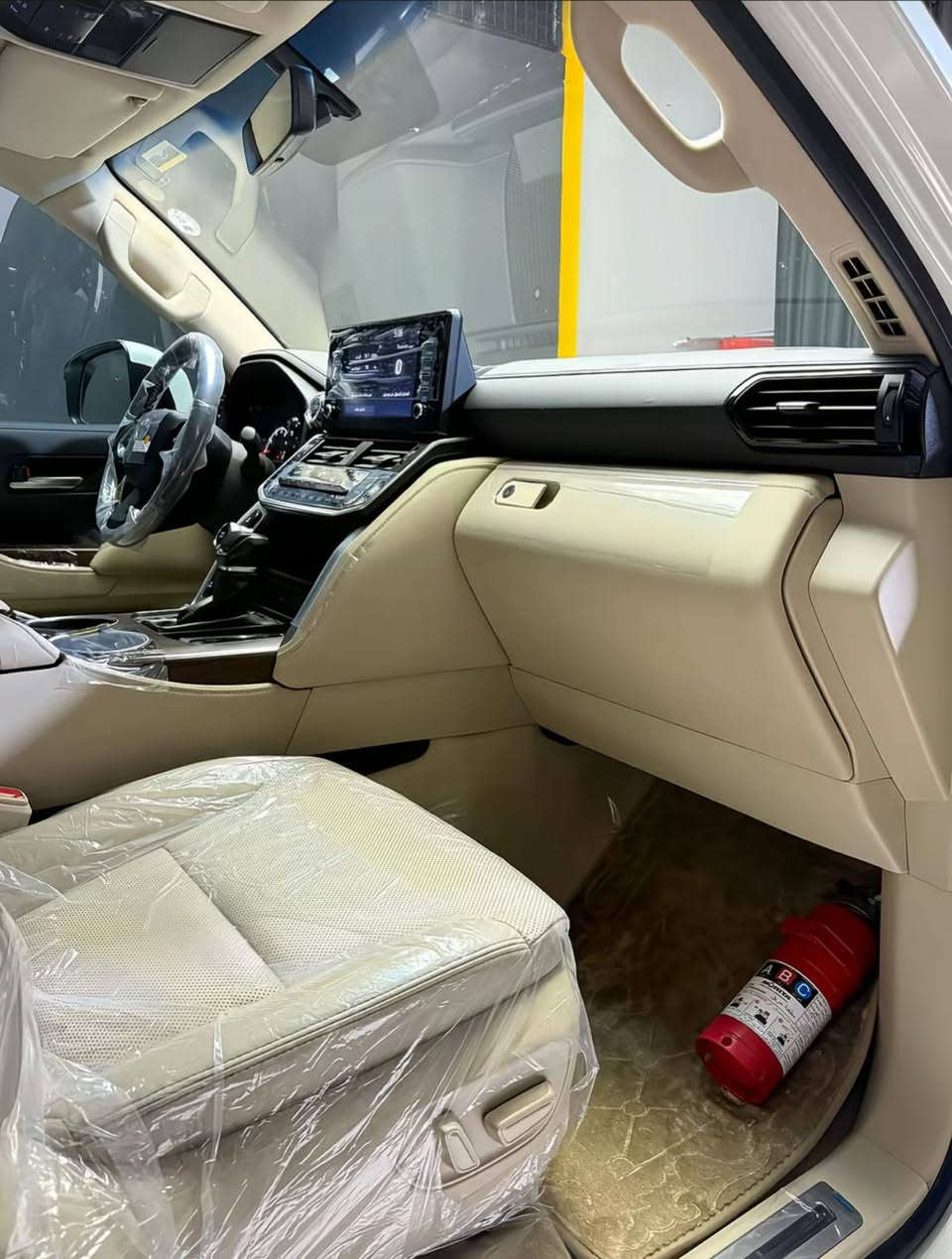 السلام عليكم
للبيع لاندكروز 2022 ساز ضمان ام التطبيق ٣شاشات

السياره فول محرك 4000 المرغوب  ماشيه ٣٦ الف 

مكفوله كفاله عامه  بسمي مداور ثاني يوم 

السياره وياها رقم حلو مميز  

 

السعر 640 $ او بيهاا مجال  المكان ذي قار المركز 

***********
