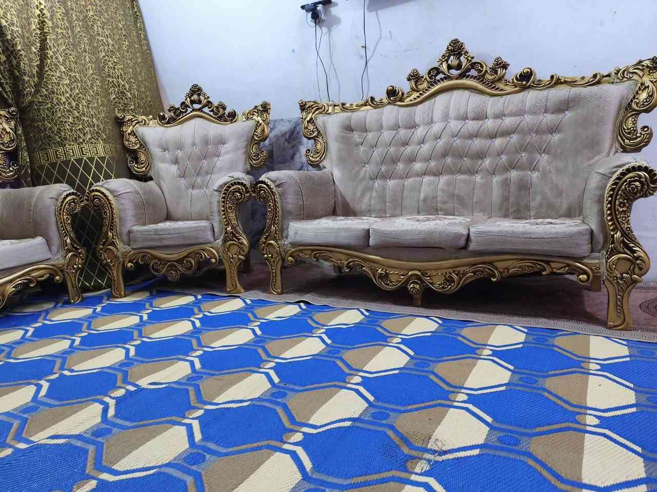 تخم ملكي 10 مقاعد نضيف حيل اخو جديد مابي اي ضرر سعره 375 وبي مجال مكاني كربلاء حي العامل يوجد توصيل بكروه *********** يوجد واتساب
