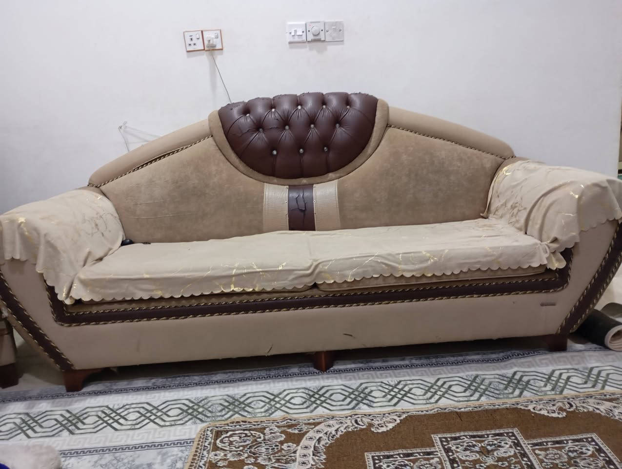 تخم للبيع بسعر200ربيهن مجال 2 كراسي ام النفر و2 ام ثلاث اشخاص ***********
