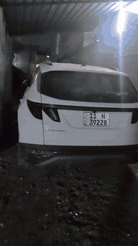 توكسان 2024 رقم بغداد سيارة كفالة عامة بيها ملاحضات بسيطة ماشية 16 الف سيارة حالة الجديدة فول مواصفات عدا البنوراما تشغيل عن بعد دخول ذكي بصمة اباوب بصمة تشغيل شاشة ايباد كراسي كهرباء مرايات شفط  مكانها بغداد الثعالبة سعر 225 رقم هاتف ***********
