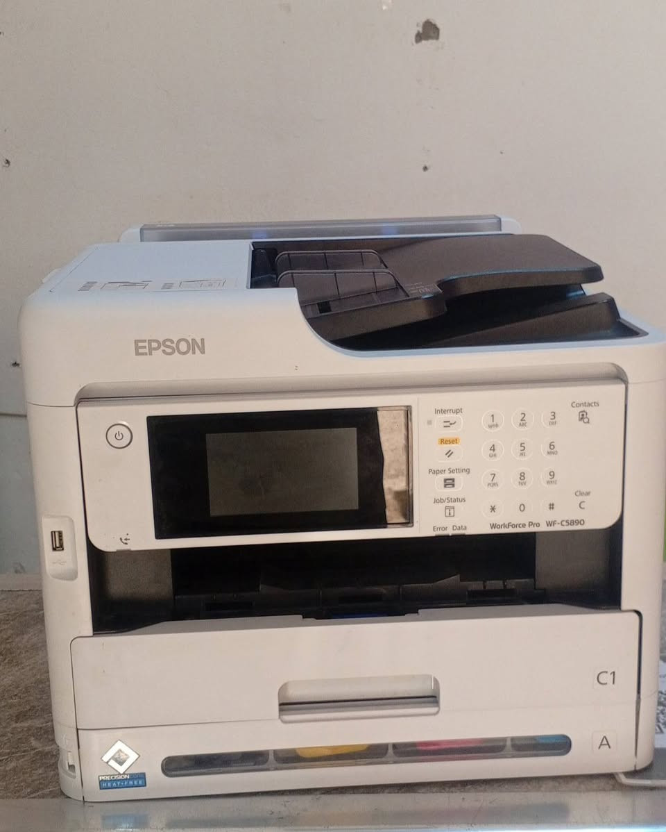 الغنيه عن التعريف 
ابسون WF -C5890
طابعه مكتبيه احترافيه 
تدعم الطباعه وجهين 
20 نسخه بدقيقه وجهين
ملون واسود وابيض
تطبع من الموبايل و الحاسبه
مكان فلاش 
شاشه لمس 
بيه فيدر مال ملازم يتحمل 50 ورقه 
سكنر 
ثنين حامل ورق 
حبره متوفر وموجود (سائل)
الطابعه نضيفه وعلى الفحص 
مكاني النجف 
السعر 550


**إذا كنت صاحب هذا الإعلان وتريد حذفه لأي سبب، رجاءا أرسل رسالة إلى الدعم الفني**