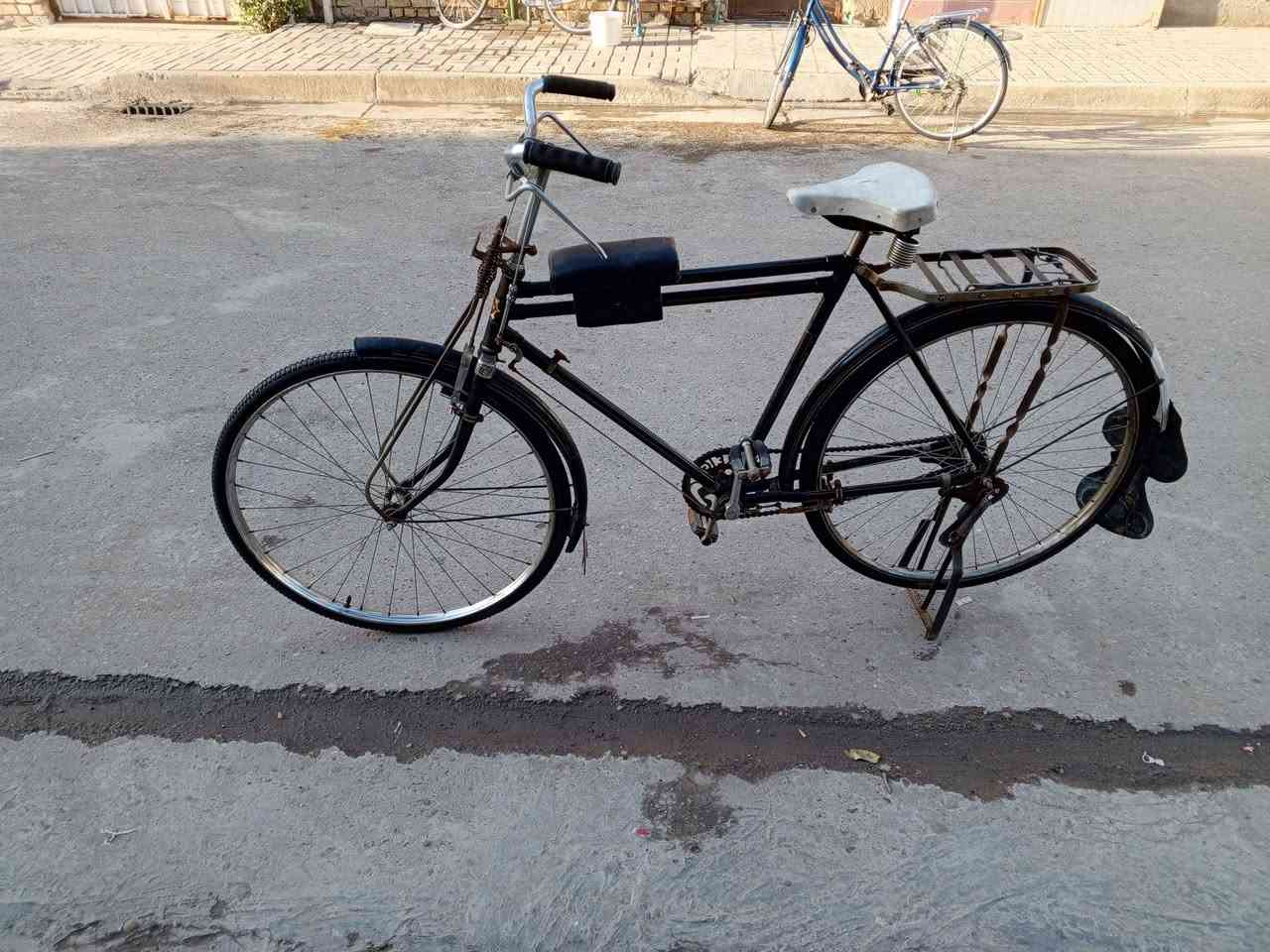 سلام عليكم عندي بايسكل هيرو هندي اصلي وبايسكل بناتي ياباني حجم ٢٦ ول هيرو ٢٨ السعر الهيرو ٨٥وبي مجال ول بناتي ٣٠وبي مجال الرقم  *********** العنوان بغداد الشعب حي البساتين
