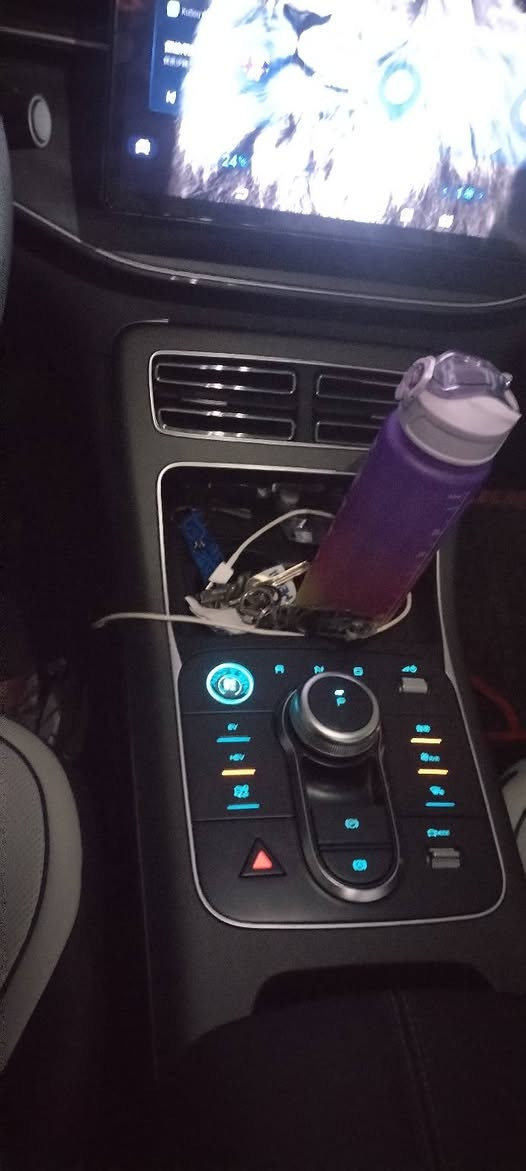 للبيع سيارة جديدبعدها مثل ما واضح بصورة تصل على رقم ***********
