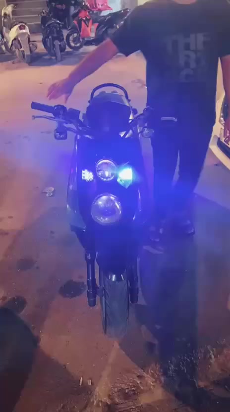 سلام عليكم شباب جبلي سنكس ياباني جديده فول مانقصه شي سعره مليون 400 /***********
