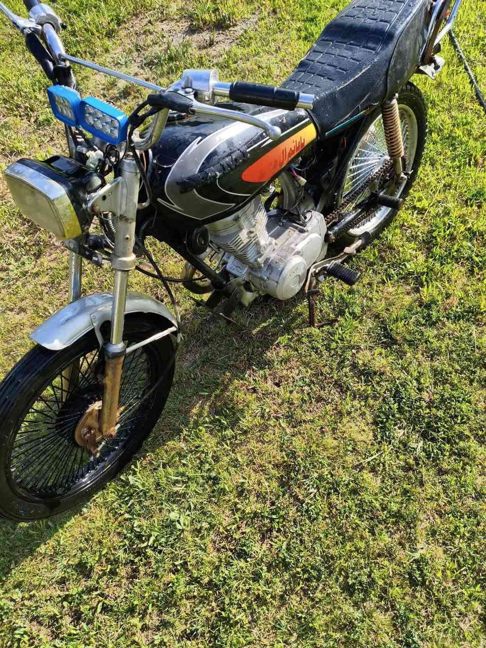 السلام عليكم دراجه البيع اوراق ستنساخ  كهربائيات بس تربطهن شغالات مكاني القاسم السعر 300بيه مجال رقمي ***********
