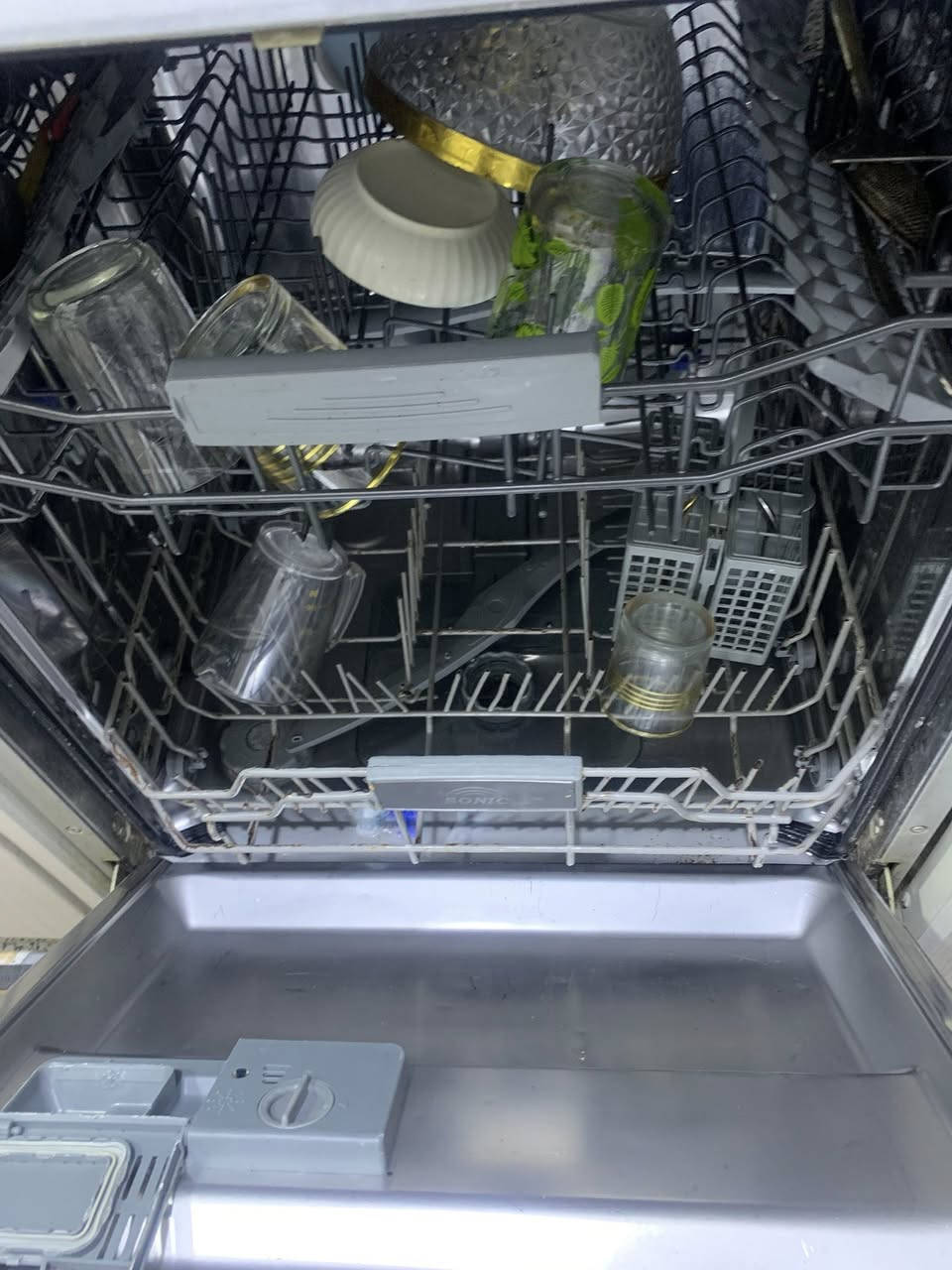 غسالة ماعين نوعية جيدة شغالة ١٠٠/١٠٠سعر ١٥٠


**إذا كنت صاحب هذا الإعلان وتريد حذفه لأي سبب، رجاءا أرسل رسالة إلى الدعم الفني**