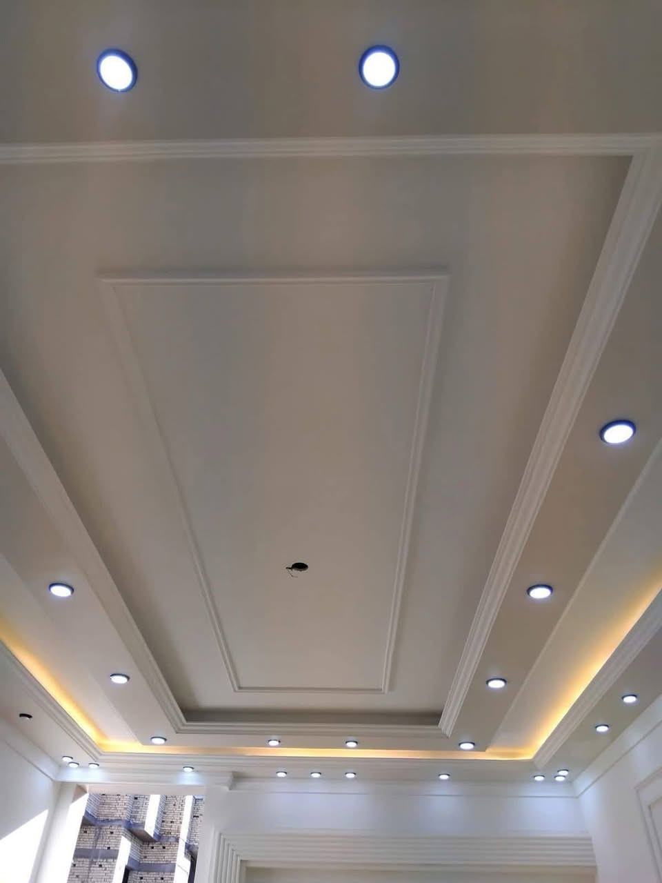 السلام عليكم 
متفرغ خلفه جبسن بورد وا سحب 
وا عمال ملكي 
طلس وا صبغ 
وا عمال جميع الديكورات الداخليه 
هاتف ***********
