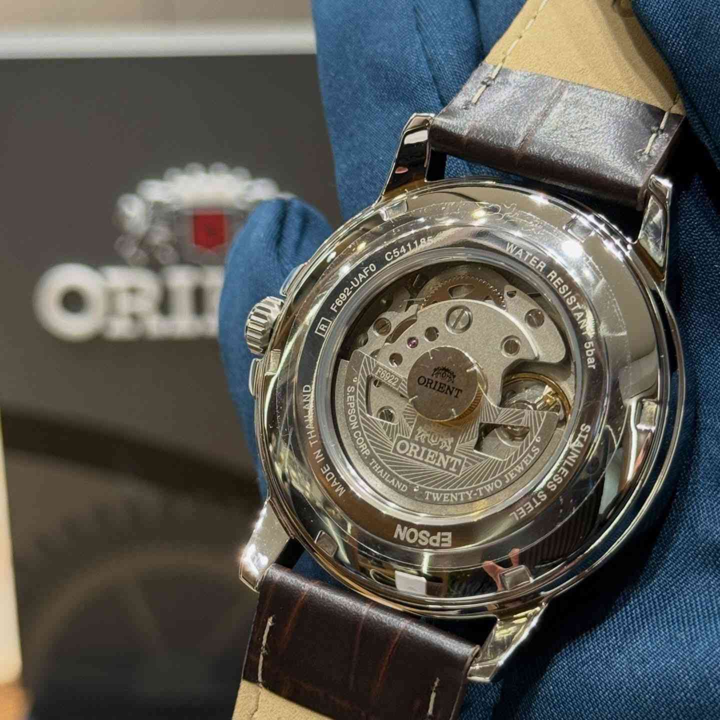 عروض العيد 

والتوصيل مجاني داخل بغداد 

أورينت كونتمبوراري

وكالة ضمان سنة 

قطر 43

اوتوماتيك / تكويك 

40 ساعة احتياطي 

22 حجر كريم 

ماكنة كشف 

زجاج مقاوم للخدوش والصدمات 

مقاوم للماء 50 متر 

لومينوس 

255 الف 

توجد خدمة توصيل 

***********
