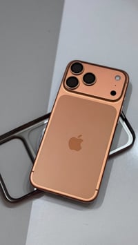 17 برو ماكس esm ذاكره 256  بطاريه 100‎%‎  عدد دورات 7   نظافه 100‎%‎  ...