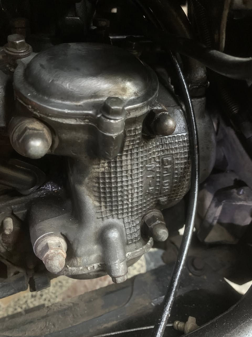 السلام عليكم سكنس فحل كابريتر مثل ما اشوف كدامك نضافتها والدراجه بلاديه نقصها بس بجم السبعه الفوك البجم موجوده و الماصده هم موجوده نقصها بس بجم و استان تعليك فقط سعرها 500 وبيها مجال مكاني حي اور بغداد الرقم ***********
