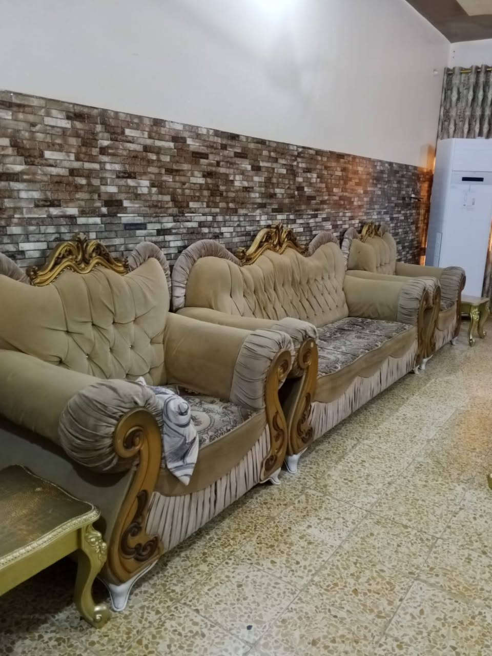 تخم ملكي للبيع مابي اي ضرر نضيف كلش خمس قطع  سعره ٣٥٠ مكاني الديوانيه حي الحضاره ‏‪***********‬‏ بي واتساب
