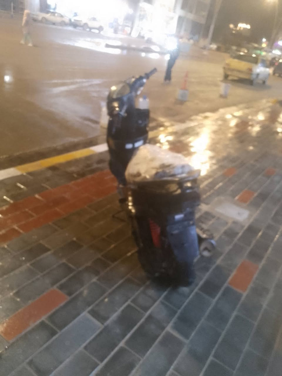 السلام عليكم شلونكم شباب دراجه ماكس عدله للبيع الدراجه نضيف مكينه ما مفتوحة الكفرات سود اصليه كله ختم واحد الكفرات والسودات ما بيها نقط بس السلف الكهربائية كامله شغاله اشاير كله شغال مكينه خير من الله السعر 375وبيها مجال المكان الحله جمعية قرب النافوره رقم الهاتف ***********
