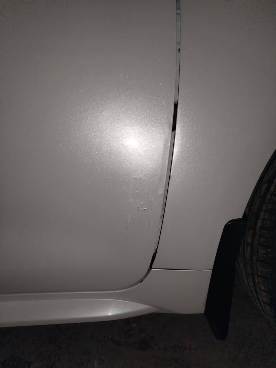 السلام عليكم
كورلا 2025 S بلاك ادشن . 
 رقم بغداد باسمي. 
تحويل مباشر . 

❇️محرك 1800 هايبرد شحن. ذاتي 
❇️بصمه + دخول ذكي . 
❇️رادار امامي . 
❇️سياقه اليه ماشيه 21 الف. 

❇️شاشه ابل كار بلي + كامره خلفيه دواره . 
❇️مانع نزلاق + مود درايف +  ايفو مود . 

❇️كيجات شاشه دجتل . 
❇️مقاعد جلد كهربائي لون أحمر. 

❇️ويل رياضي حجم 17 . 
❇️حساس لايت كامل اوتو. عالي ناصي + حساس ضغط اطار . 

❇️تحكم سترين كامل فول . 
❇️لايت زينون + لد صباحي . 
           ...... ....... 
مكاني بغداد . 
كفاله عامه فقط أقل الشبر باب عكس السائق 
(راجع pdR بي دي أر / مرفق بالصور) 

......    .......    ......    .....
السعر  : 162$ بيها مجال
للاستفسار ***********
