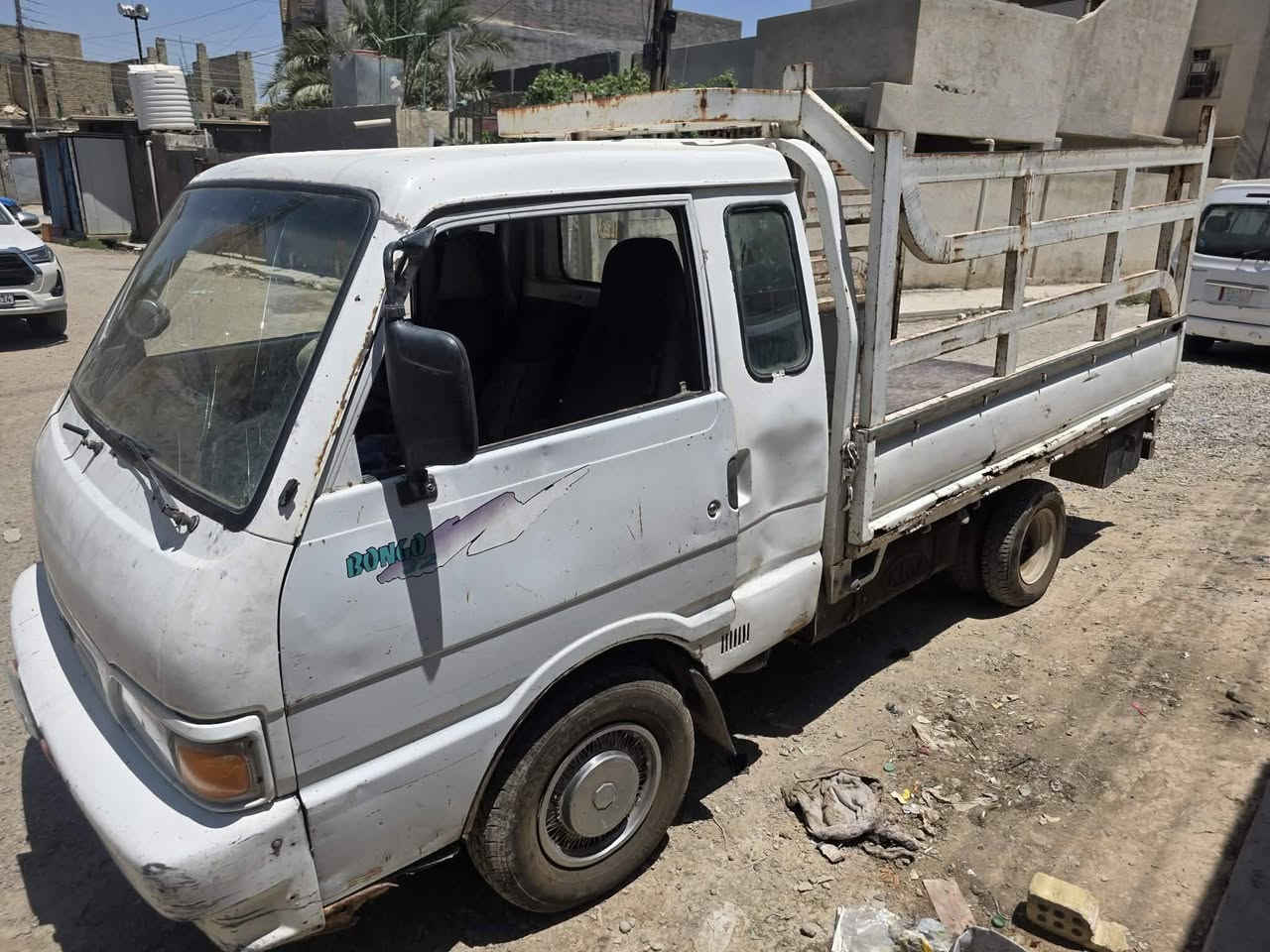 سلام عليكم كيا حمل للبيع موديل 1995 رقم بغداد مكفوله من الصبغ رقم شاصيهة ضعيف كير اكسن مكينه شاصي مكفولات راعيهة متوفي بيهة قسام شرعي  السعر 35ورقه الاستفسار ***********
