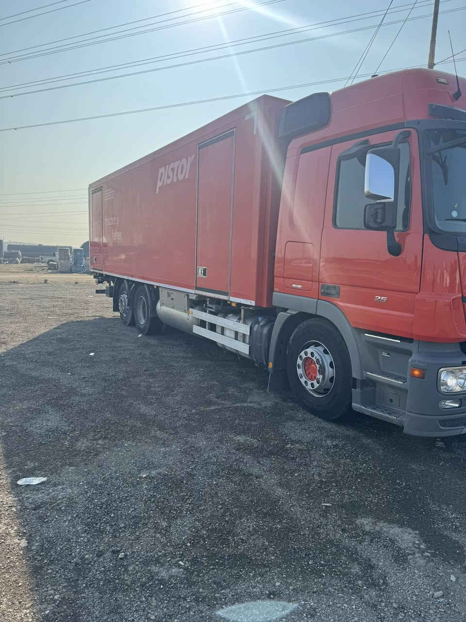 سلام عليكم ورحمة اللّٰه وبركاته الحلال الجديد معرض العكيلي
موديل ١١
براد يشتغل على الغاز
مرسيديس ٢٥٤١
كليومتر ٤٥٠٠٠٠
فول مواصفات رقم الهاتف ***********
