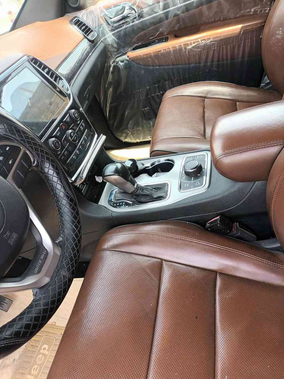 السلام عليكم جيب لريدوو موديل ٢٠٢٠ خليجي بغداد باسمي سياره فول موصفات بيه طخه بسيطه باب خلف السايق وجاملغ الامامي بدون فتح وتبديل سعره ٣١٠ وبيه مجال مكاني ذي قار الرفاعي ***********
