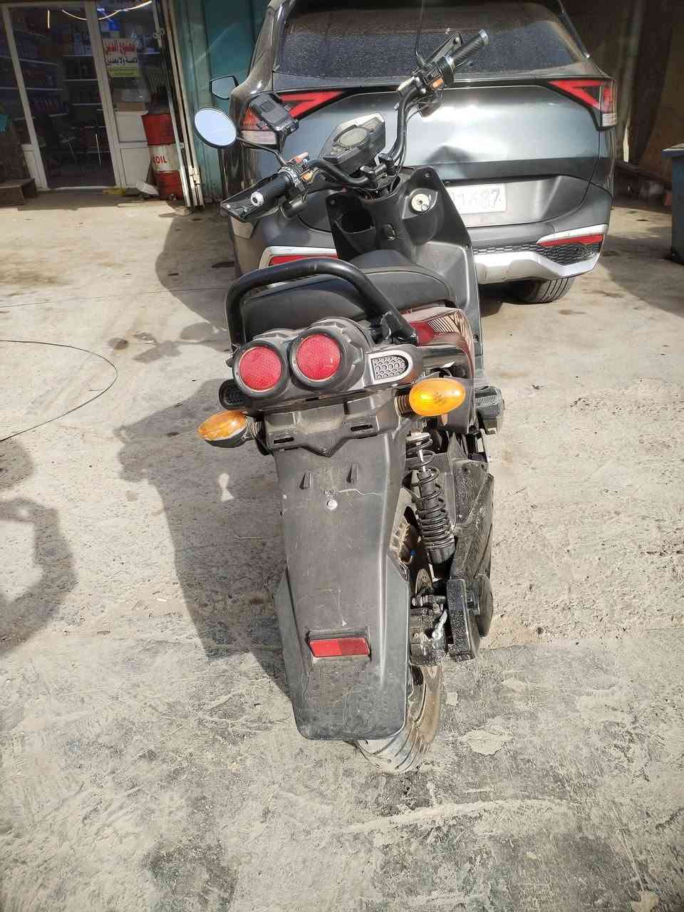 سكنس جبلي حلو و نضيفه ناقصه بس غسله 😂تعرفون بعد بغداد وترابته دراجه شحن ٦ بطاريات مسصطر ٣٨ امبير دراجه مشيه حلو وتخبل كننا جاي تسوق جبلي  بانزين طسته حلوه بيه بلوتوث دراج مفوله بيع و مرأوس بدراجه شحن سعر ٧٢٥ وبيه مجال للطيبين الرقم *********** واتساب أو رقم العنوان بغداد حي الخضراء ا
