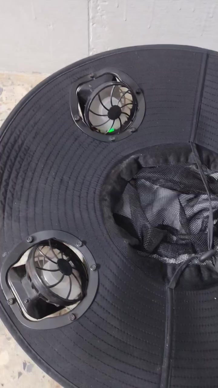 شفقه صيفيه بها مراوح 2 تشتغل عن طريق الشحن وعن طريق الطاقه الشمسيه السعر20 وبيها مجال***********
