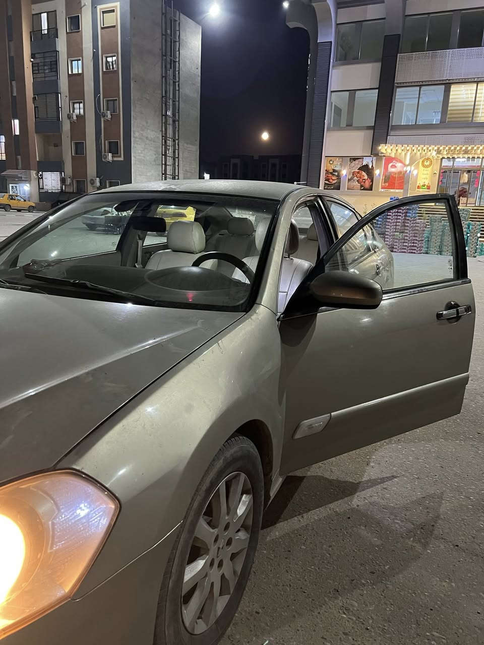 🚗 للبيع سيارة رينو
📅 موديل: 2009
⚙️ المحرك: 2000 سي سي / 6 سلندر
🎨 الحالة: مصبوغة حزام
🔧 الميكانيك: سيارة كاملة مكملة للجناية
🛞 القرص: كله كامل
📄 الرقم: كامل

✅ السيارة نظيفة وجاهزة للاستخدام
✅ فحص على كيفك وما بيها شي مخفي

💰 السعر: 85 (قابل للتفاوض البسيط)
📞 للاستفسار: ***********خاص / اتصال
