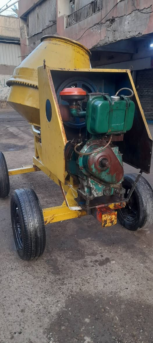 سلام عليكم خباطة جاهزة للعمل مكان بغدادساحت طيران هاتف ***********سعر٩٠٠
