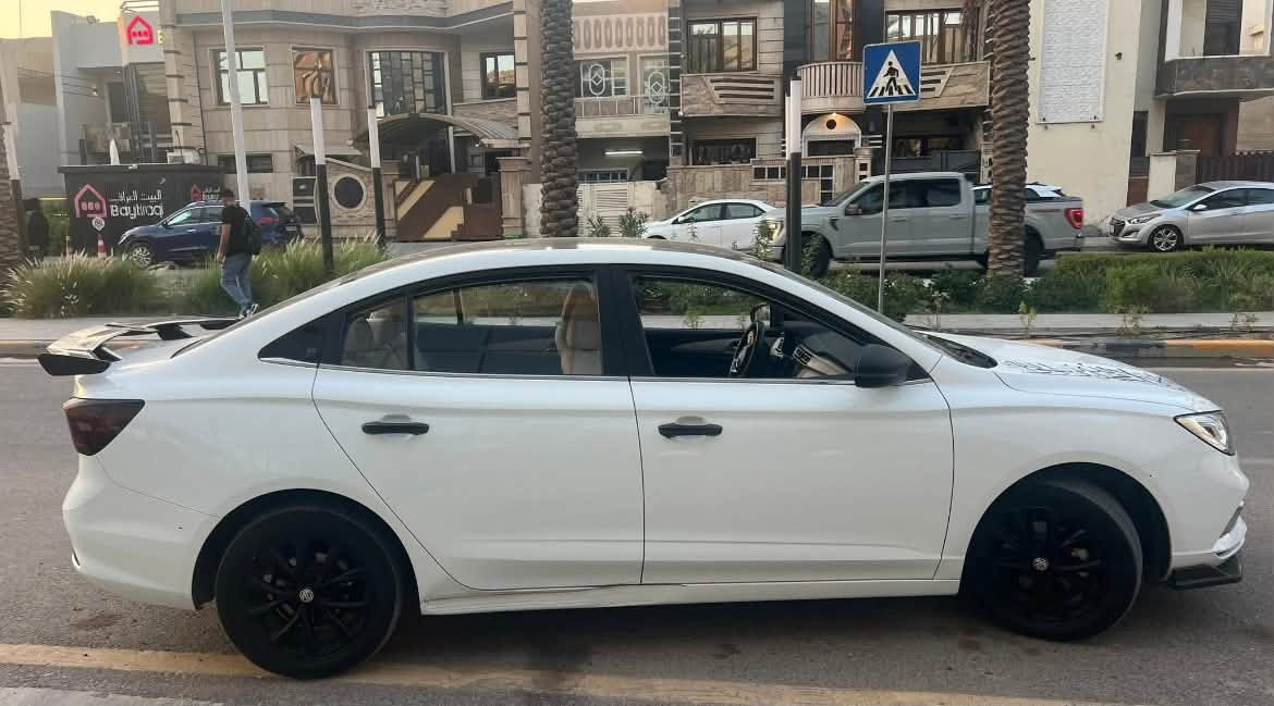 Mg 5 2024 comfort للبيع كفالة عامة من الصبغ بيها بارد جاملغ خلفي خفيف ماشية 51 الف كيلو 
كشنات قماش اشاير ب المري دبل بصمة تحكمات ستيرن السيارة مرتبة شبابية السيارة خالية من اي نقص لايت زنون اشاير ليد بك لايت ليد وضعيتين قيادة ايكو ونورمال كير 8 سرعات مكينة 1500 تنفس طبيعي 
وطخم تايرات جديد 

مكاني بغداد زيونة 
سعر السيارة 110$ وبيها مجال
*********** واتساب
