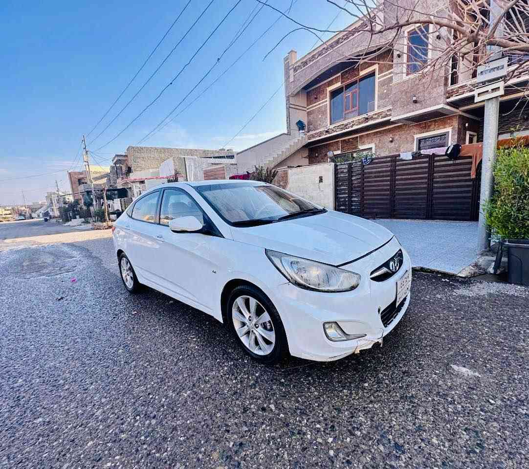 ***********….***********
هیوندای ئەکسنت مۆدیل2011فول مواسفات خلیجی ناوزەرد مەکینە گەورە سلایت ٥ویل کرۆم ڤۆلیۆم یەدە  نیزام ئیکۆ زۆر مواسفاتی تر سەیارەکە ٥پارچەونیوەی سەقفی سبوخ بەبێ ناوگرتن و دەعم ٥پارچەی هیچی پێوە نیە نەسبوخ نەتعدیل سارد.پشت و پێشی کەبسە .گێڕومەکینە و تەبریت و تاخم پێش و توندوتۆلی بەشەرت مەسروفی تیانیە.کۆبۆنی بەنزینی کەرکوکی هەیە.نرخی75وەرەقە  مجالیکی کەم كويسينجاك, أربيل
