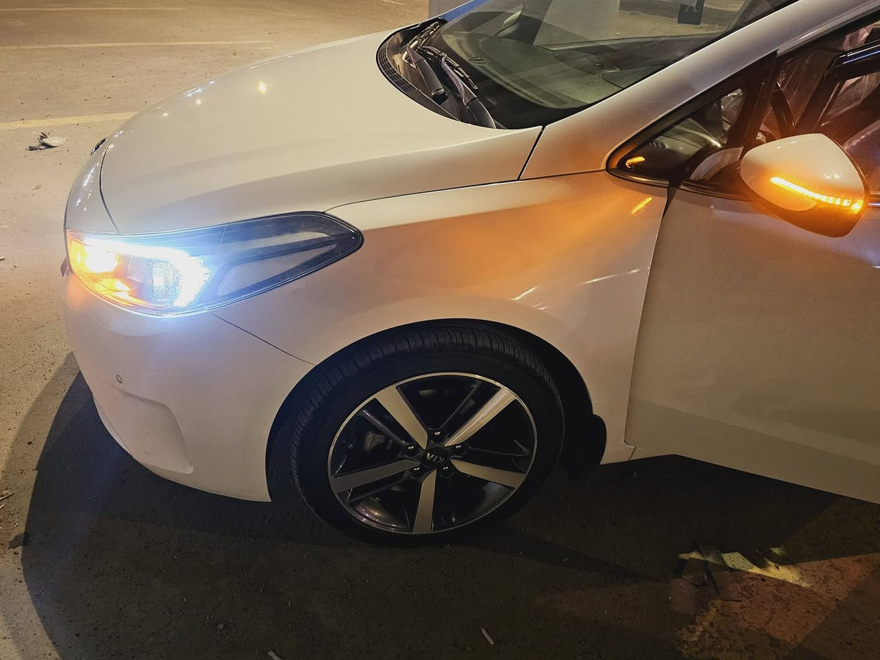 السلام عليكم اخوان للبيع 
كيا سيراتو موديل 2018 خليجيه
 مواصفات 
 بصمه 
حاكيه 
 محرك١٦٠٠دوش دكشن عالي
قطعتين تبريد تحكمات مقود 
كامره دواره بلاديه ترحيب+اناره
 ويل ١٧كروم
حساس امامي
حساس خلفي
 لد امامي 
لد خلفي
لايت زنون ١٠ايرباك يدات نيكل
مانع انزلاق نضامadc
شفتات مقود
🛑 السعر 155$ بيه مجال بسيط 
كروس سرعة
 صندوق ذكي
 ارضيه جلد
مواصفات السياره معروفة
رقم بغداد سنويه جديده رقم إنكليزي  
تخم تايرات جداد باتري جديد حداديه جديده 
بصمات ٢
مكان السياره بابل مركز المدينه 
ماشية ٩٤ الف 
السيارةمكفولة بدون صبغ بدون ضربة بدون تبديل بدون حالوب بدون تكحيل كفاله عامه 
رقم صاحب السيارة 
***********
***********
