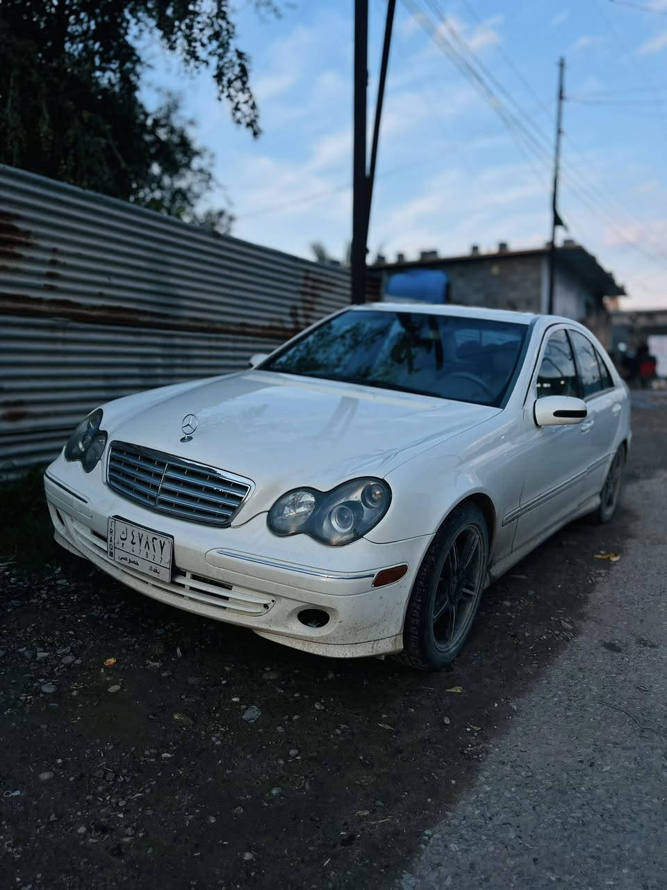 السلام عليكم مارسدس أم عيون موديل 2007 رقم بغداد مشروع وطني سياره فول فتحه كشنات كهرباء 
السياره بيهة مشكله بل مكينه مجولين واكفات تطلع دخان عندي ابيعلك مكينه كايمه السياره صبغ جماليه 
مكينتهة البلاديه 
المكان بعداد غزاليه 
السعر : ٦٥ $ بيهة مجال بصيط 
***********
