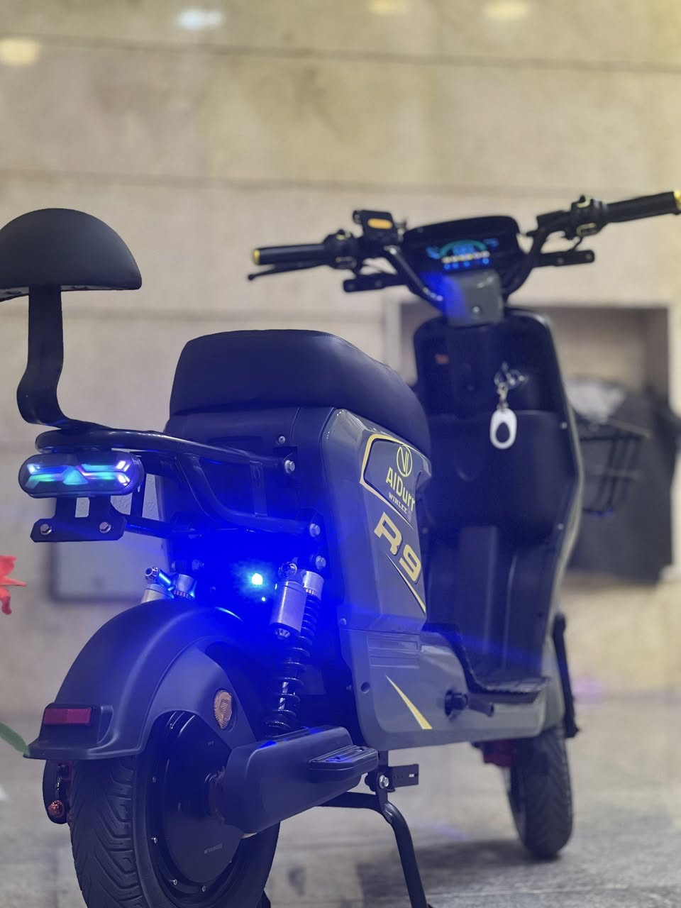 للبيع حبايب 🤍🍃
بايسكل R9 موديل 2026 فول مواصفات 🪬
خمس بطاريات دبل 🔋 
سرعة 109 حقيقي 80 🚸
الضوه عالي ناصي 👁️‍🗨️
لدات + دبل اشارة 💯
الابرياكات هايدروليك دهن 🚧
الملف 2500 🔕⚜️
كافه المواصفات 🔝
السعرر 550 وبيه مجال 💸


**إذا كنت صاحب هذا الإعلان وتريد حذفه لأي سبب، رجاءا أرسل رسالة إلى الدعم الفني**