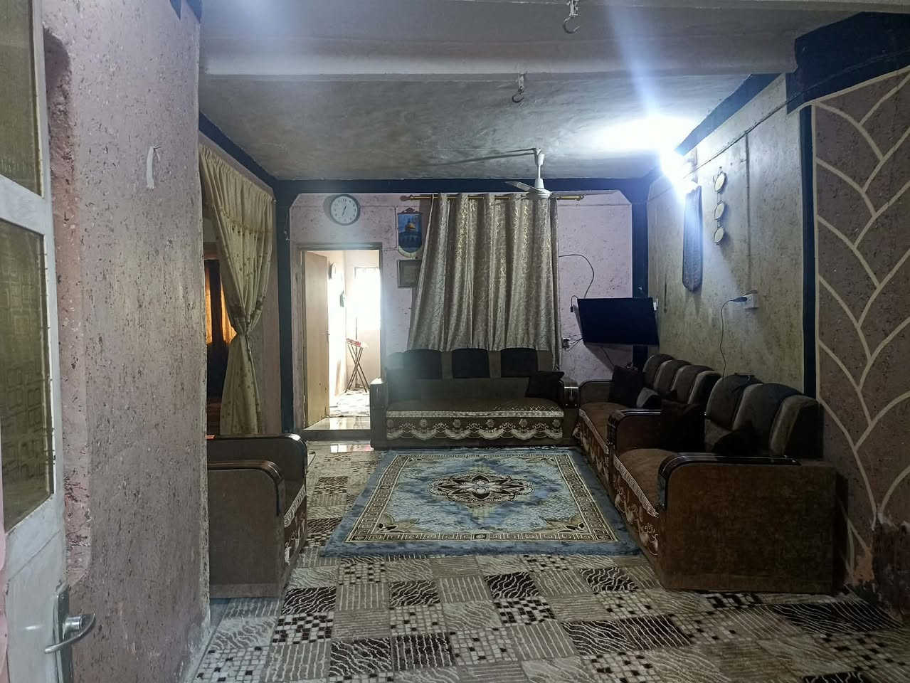 دار للبيع 
نوع السند طابو صرف
المساحة ١٧٣ متر
الموقع مجاور سوق الجمعة سوق بلدروز 
للاستفسار مراجعة المكتب علاء التميمي الواقع في كسيرات شارع العلوه
***********-***********
