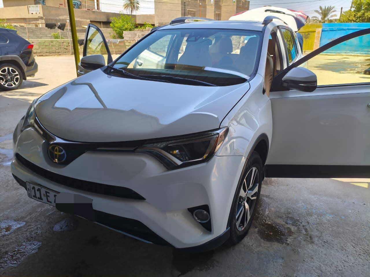 السلام عليكم راف فور 2018
الفئة / XLE
محرك 4 سلندر 2.5
الگير اوتو
السيارة وارد امريكي لون ابيض 
تحكمات ستيرن جهتين / بصمة / فتحة سقف /
السيارة جاهزة وحلوة 
گير ومحرك ما مفتوح شرط
ماشية 156000 الف ميل 
الضرر / فقط باب الجنطه 

السعر 195 $
العنوان /بغداد / 
للاستفسار مراسلة الرقم او الاتصال
 ***********
 ***********
  الارباكات سليمه
  تخم اطارات جديد 
رقم بغداد دولي الجديد
