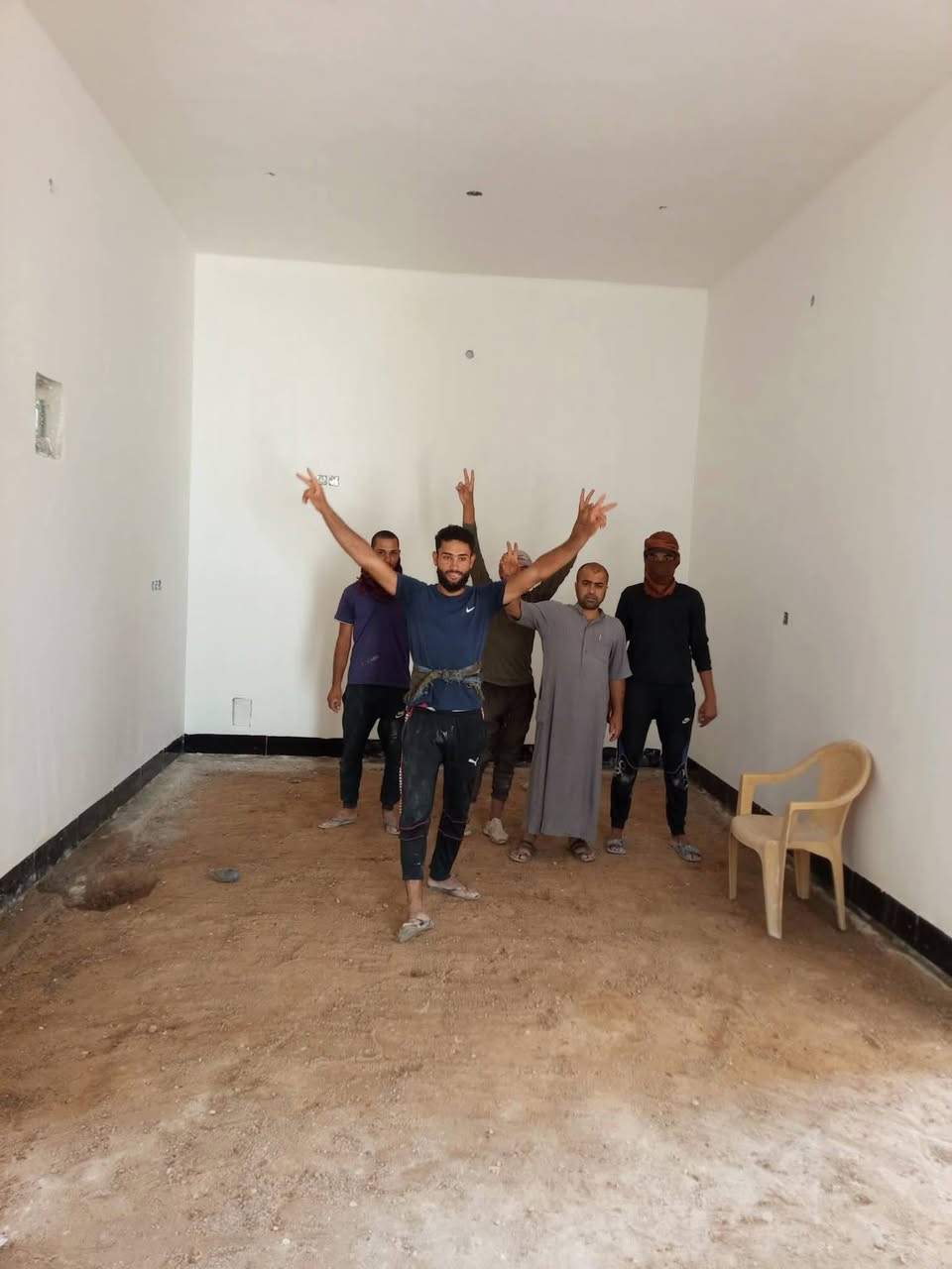 سلام عليكم  / يوجد كادر عمل جاهز/ تصعيد مواد/ تنضيف بيوت/ تفليش/ تكشيط/ تنضيف حدائق/ دفن نهري  / شقلنه ليل ونهار   /ومعداتنه جاهز/ ماعليك بس تصال على رقم  /  ***********
