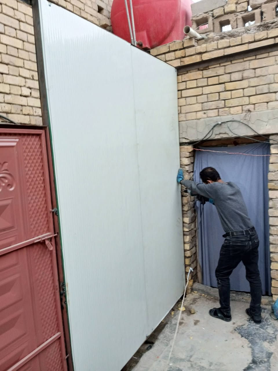 حداده عامه
عمل كرفانات وسقايف بانسب الاسعار درجه اولا
علما العمل يكون للعوائل المتعففه وعوائل الشهداء بربع المبلغ او اقل 
ه‍.***********
