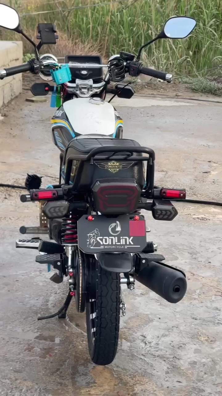 سيفان 25 محرك 200 شلعه ومعدل 140 كله بلادي وبعدها نضيفة كلشي مابيها بس دشبول مبدل لان الشاشات آخر شي كامت هية وحدها تطفه السعر 825 وبيها مجال بسيط متواجد ماسنجر واتصال رقمي *********** تقاطع الامام عبدالله بن علي الهادي
