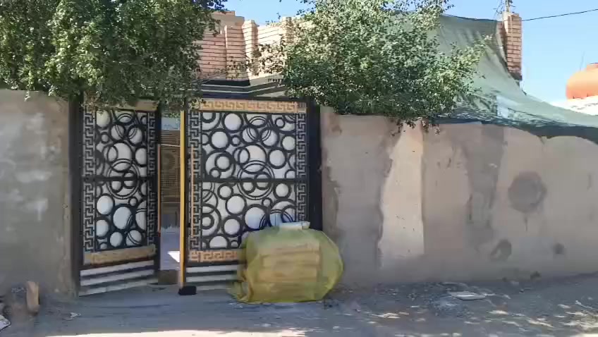 السلام عليكم بيت للبيع 250 متر سند 25 جاهز للسكن مكانه ابو غرق يم دهين ابو علي مداور 
ثاني يوم بسمي ***********
