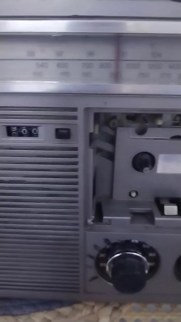 مسجل راديو تلفزيون ياباني شغال بس التلفزيون شغال بس مااعرف متلع صوره نظيف قبق مسجل نقص سعر مراسله خاص غير متواجد بل تعليقات


**إذا كنت صاحب هذا الإعلان وتريد حذفه لأي سبب، رجاءا أرسل رسالة إلى الدعم الفني**