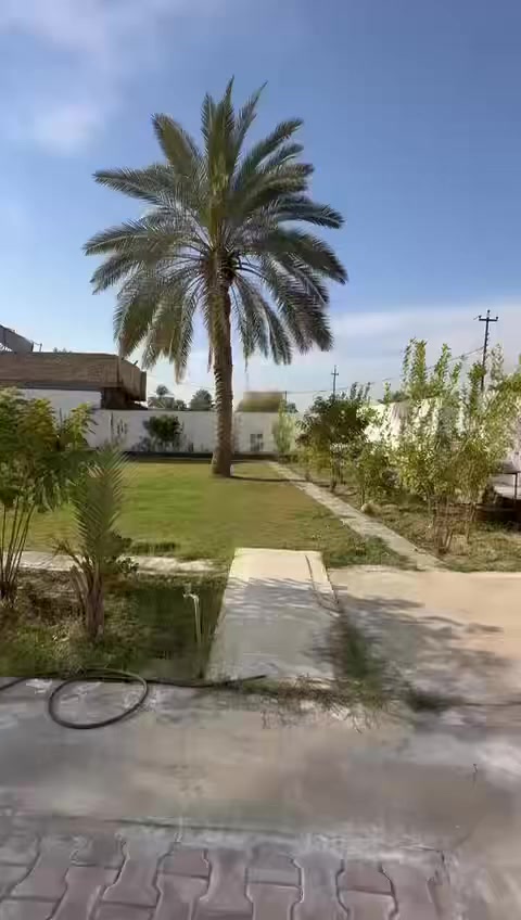 🌾 مزرعة للبيع – فرصة مميزة
من الصرح العقاري

📍 العنوان:
الشيخ حمد – شارع البوجميل

📄 نوع التملك: ملك صرف
📐 المساحة: دونم ونصف (3,750 م²)
🔒 المزرعة: مسيجة بالكامل 🌿

🏠 تحتوي المزرعة على:
▪️ بيت + مشتمل (بناء حديث)

🏠 البيت – مساحة البناء 310 م²:
 • صالة
 • غرف نوم (عدد 3)
 • مطبخ
 • هول
 • هول داخلي
 • صحيات (عدد 2)
 • حمّام
 • صحيات خارجية (حمّام + مرافق)

🏡 المشتمل:
 • صالة
 • غرفة نوم
 • مطبخ
 • حمّام مشترك

🐓 مميزات إضافية:
 • المزرعة مسيجة بالكامل 🌿
 • محميّتان:
 • محمية للطيور
 • محمية للدجاج والأرانب

📞 للاستفسار والتواصل:
حيدر الساعدي 
📱 اتصال أو واتساب:
***********
