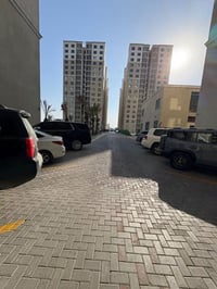 شقة للبيع في مجمع الروان السكني مساحة 200 طابق 2 بناية R3  بيها قرض عق...